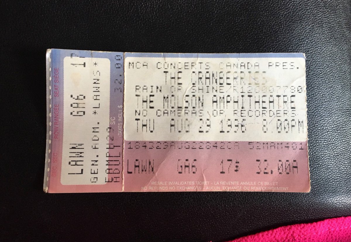 sandyromano's tweet photo. What a great labour day weekend it
was. Forever one of my favourites!
~ It all began two nights before on the Thursday night (Aug 29th 1996) We started the weekend at this incredible show at Molson Amphitheatre ..
#TheCranberries #Live #Toronto 🍁
#OnThisWeekend #LaborDay 🎶❤️ https://t.co/JSvvtZiGlv