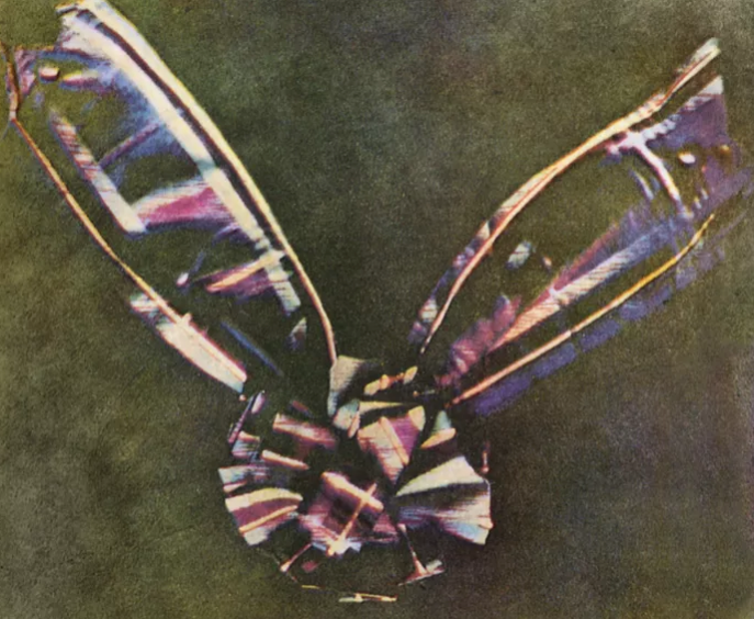prcboston's tweet photo. The world’s first color image was created In 1859 by Thomas Sutton who also developed the panoramic camera. The lens was a glass sphere filled with water, which projected an image onto a curved plate. The camera was capable of capturing an image in a 120 degree arc #ThomasSutton https://t.co/QfeCdSRrWK