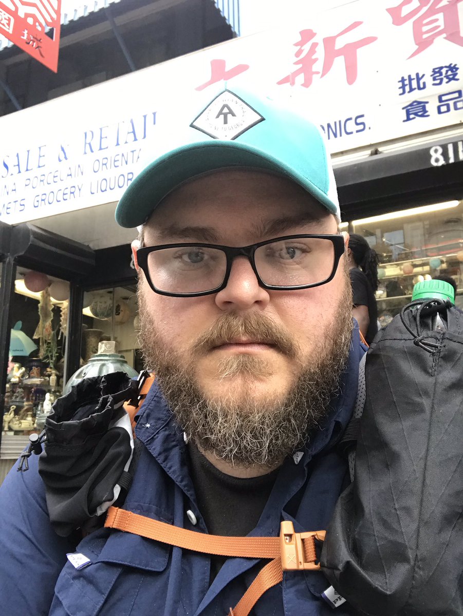 aaronjweese's tweet image. Full on curb chillin in Chinatown. #alwaysadventuring