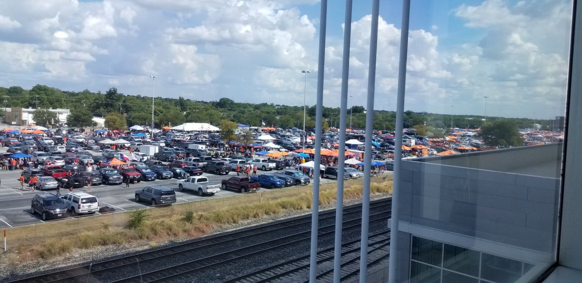 JaredUTSA's tweet photo. Still haven't lost a tailgate https://t.co/BlGCJF0Hdz