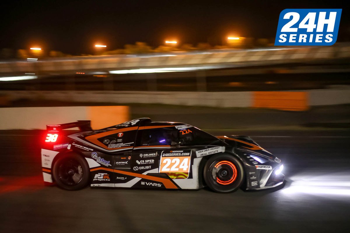 24HSERIES's tweet photo. #24HSERIES | “We had a quick look in the box and everything seems okay. We lost a bit of time but there’s a long way to go!” Erik Janis on the #RTRProjects KTM (224), which returns to the track after receiving a punt from ‘a Porsche’.
#24hBCN https://t.co/Gd6u79i4q3