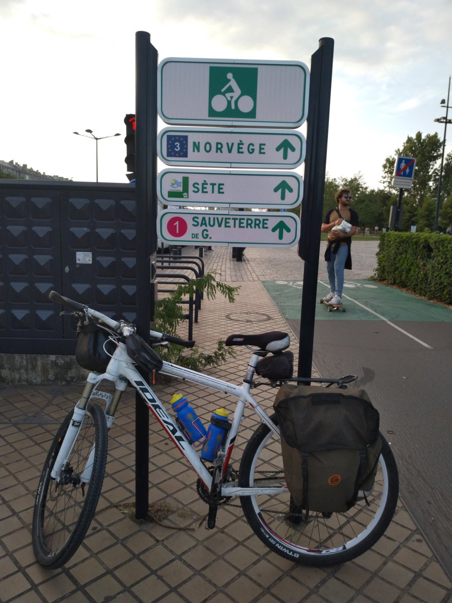 ChusPangea's tweet photo. Ya estamos en #Burdeos mañana empezamos ruta por el #Eurovelo3 dirección #Pamplona #pilgrimroute #cicloturismo https://t.co/RicOOm9Dig