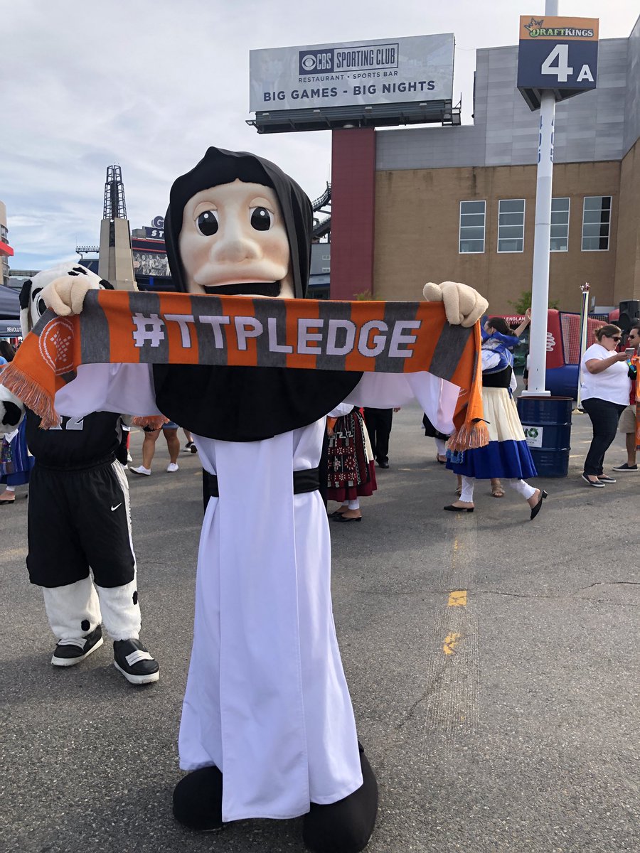 ThinkTaylorORG's tweet photo. Pre-Game excitement!! 🧡⚽️#ThinkTaylor #TTPledge #NERevs #ConcussionAwareness https://t.co/RHZzR5SEvK