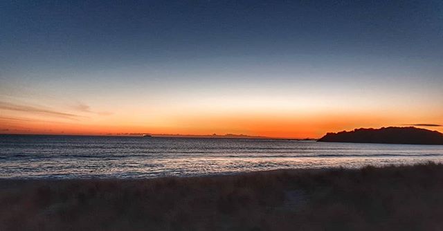 robeanne's tweet photo. Ata marie! He ātaahua tēnei ata. Kua oma ahau ki te kotihi o Mauao. #ourworldisbeautiful #gratitude #perspective https://t.co/jgn0xliWU7 https://t.co/rVlLrQO1rb