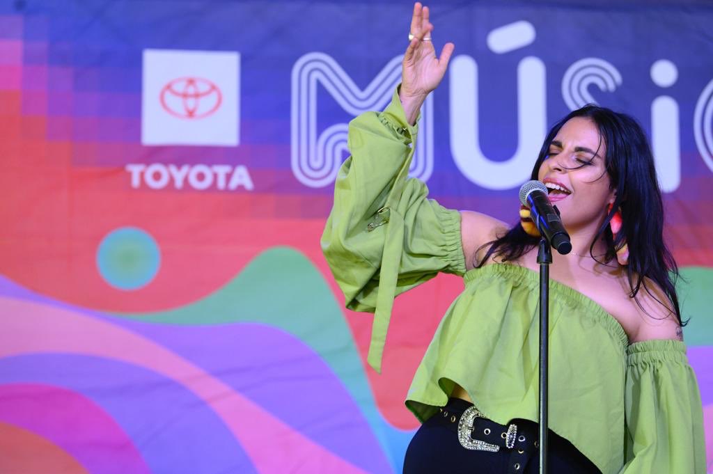 grrrlultra's tweet photo. Muy buenas vibras en #LosDells en Wisconsin. Feliz de sonar #MásLoud en el stage de @ToyotaLatino. 🍭 #ad https://t.co/Eidlf8ppQF