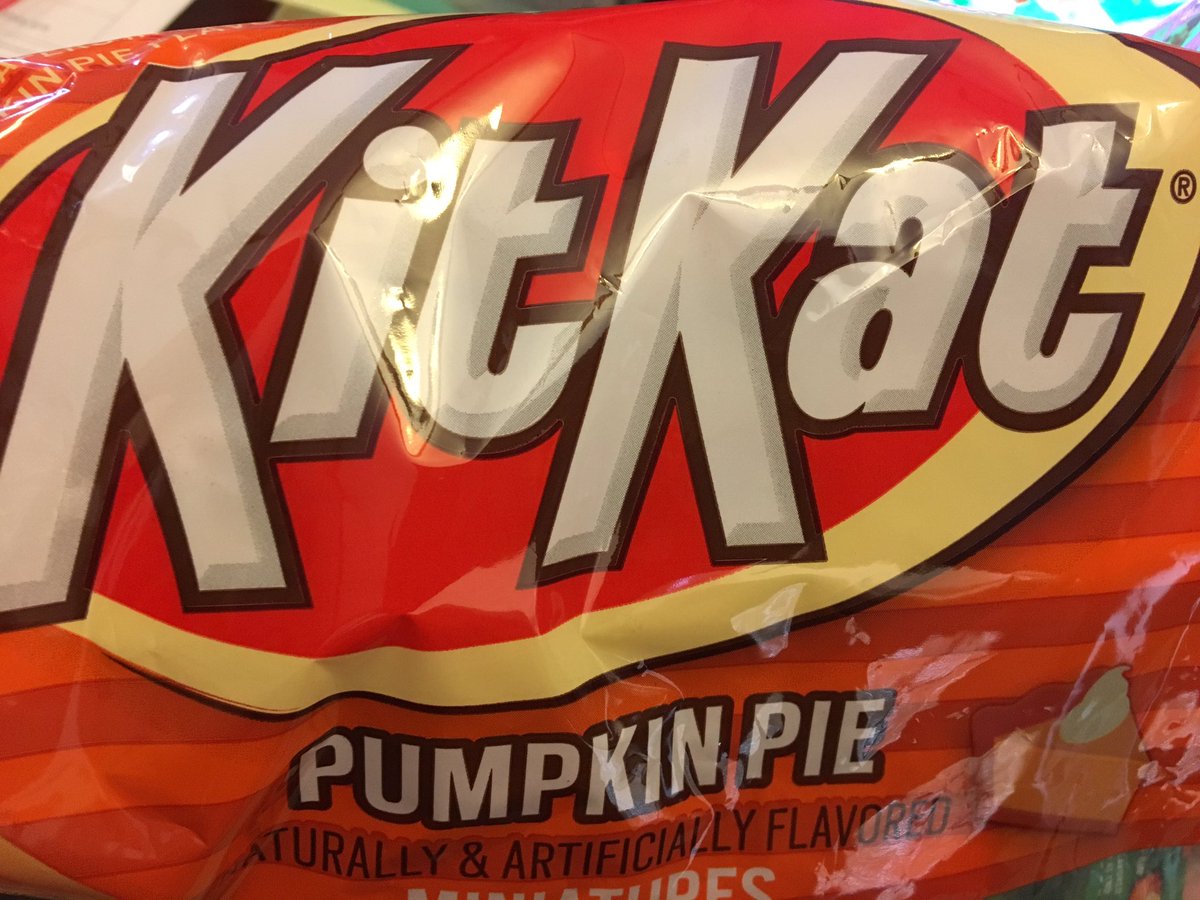 Batman24_7's tweet photo. #gimmeabreak #gimmeabreak #breakmeoffapiece of that #kitkatbar @kitkat #kitkat #hershey @kitkat @hersheys #pumpkinpie #candy #yum #snacking #foodie https://t.co/BOW9SavRf8