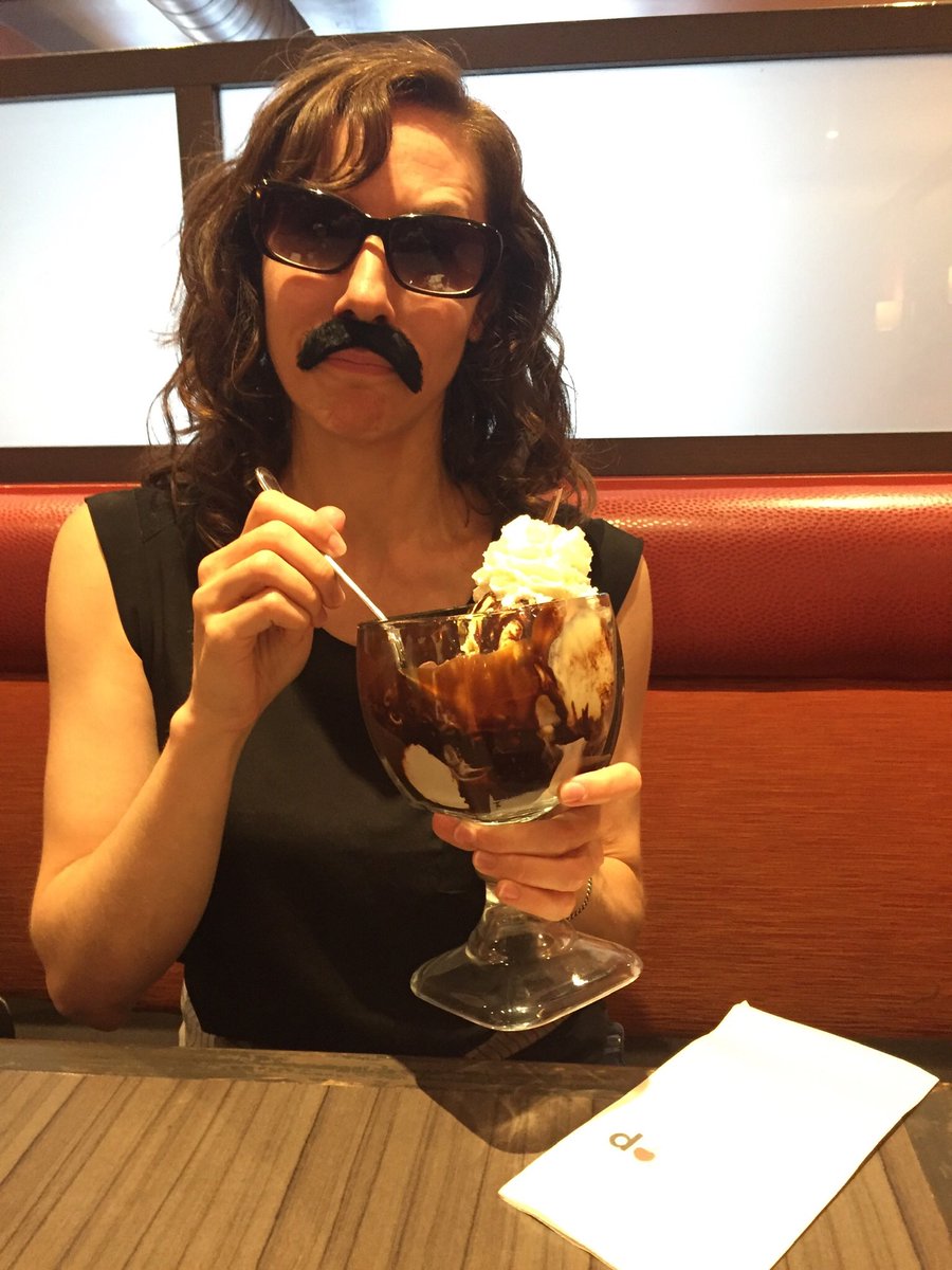 TheJennyLass's tweet photo. Demetres ice cream sundae: 1.5 thumbs up #crunchmeltsweet https://t.co/d6pCjR5J3m