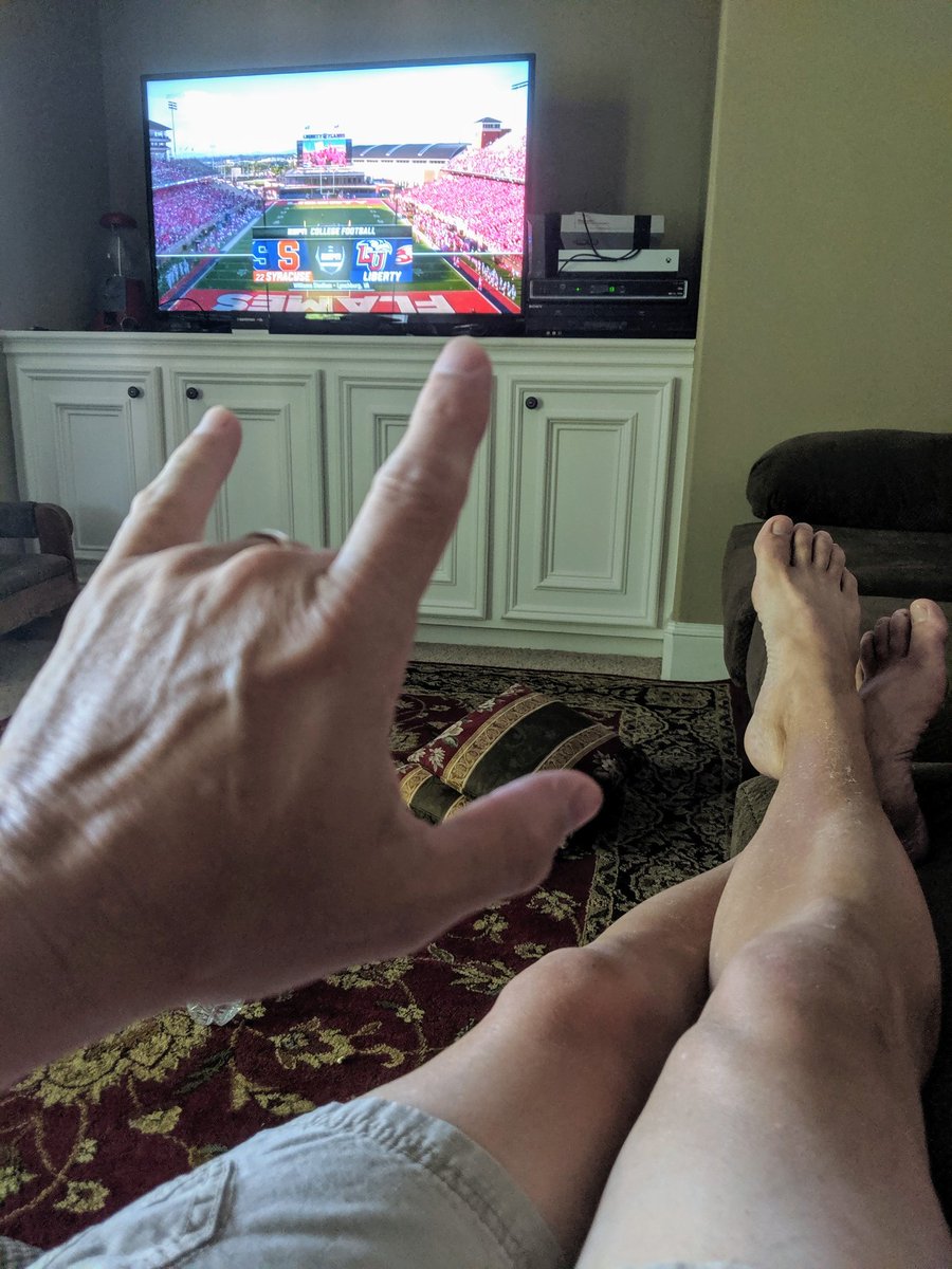 randysumner's tweet image. Beating the heat by watching @LibertyFootball take on #22 Syracuse #lfsn @ASeaofRed