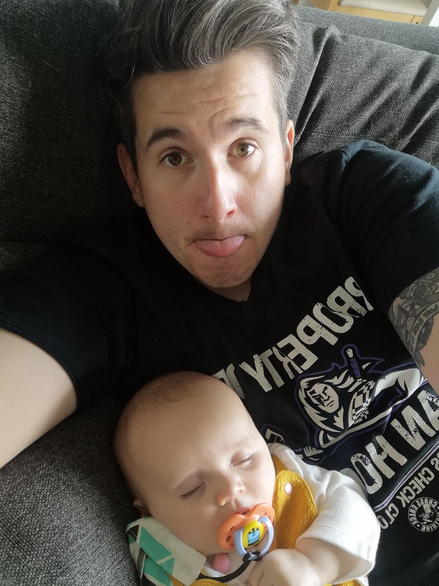37ChrisWard's tweet photo. Big sporty saturday with my girl, two games of football and a game of ice hockey watched.
Saturdays are for the dad's 🤓 #SAFTD https://t.co/65gBIr89r7