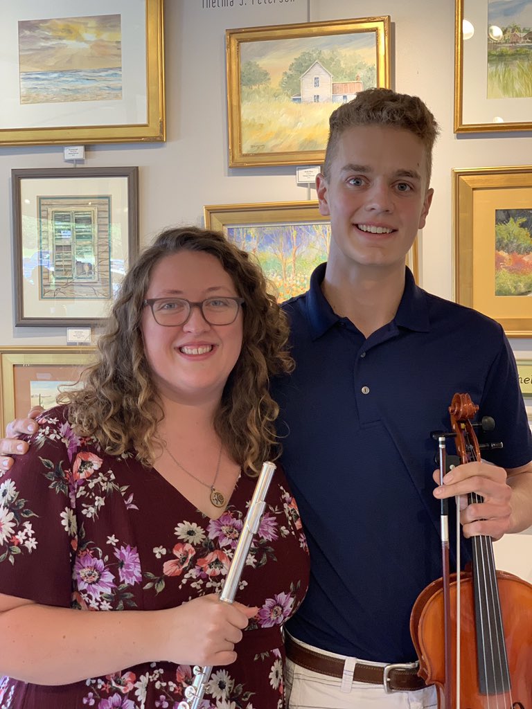 BroadwaterESVA's tweet photo. DJ McCaleb, Grade 12, Sheila Sheppard, ‘02, Natasha Smoot, ‘07, and music teacher Ms. Tarwater performed for a full house at WHRO’s Classical Open Mic Night at Lemon Tree Gallery and Studio. https://t.co/WDXvyEbOzR