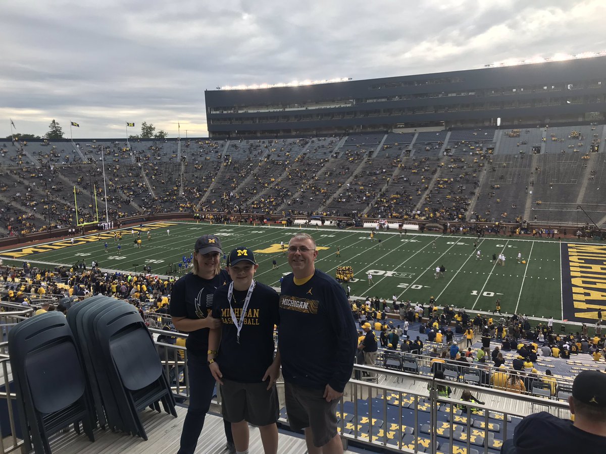 plumdoodles's tweet photo. Ready for some football! #bighouselive https://t.co/Ej4LJJe729
