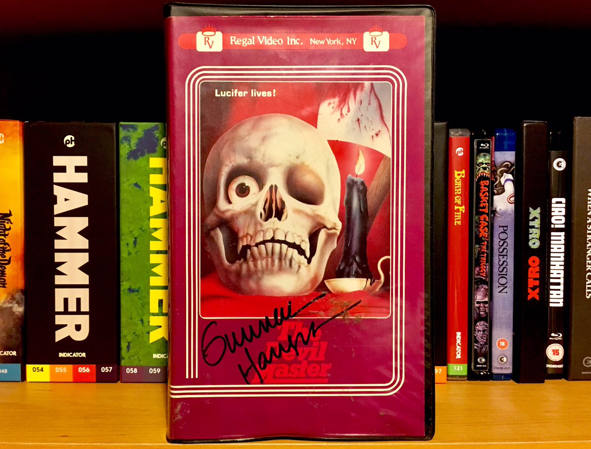 CinemaArcana's tweet photo. THE DEVIL MASTER
(Donald G. Jackson, 1977)
Regal Video Inc.
#VHSaturday #VHS #NotOnDVD #thedevilmaster #thedemonlover #donaldgjackson #jerryyounkins #christmasrobbins #gunnarhansen #robertskotak #dennisskotak #nightmareusa #stephenthrower #demonloverdiary #regalvideo #vhscu https://t.co/IReOoFIroQ