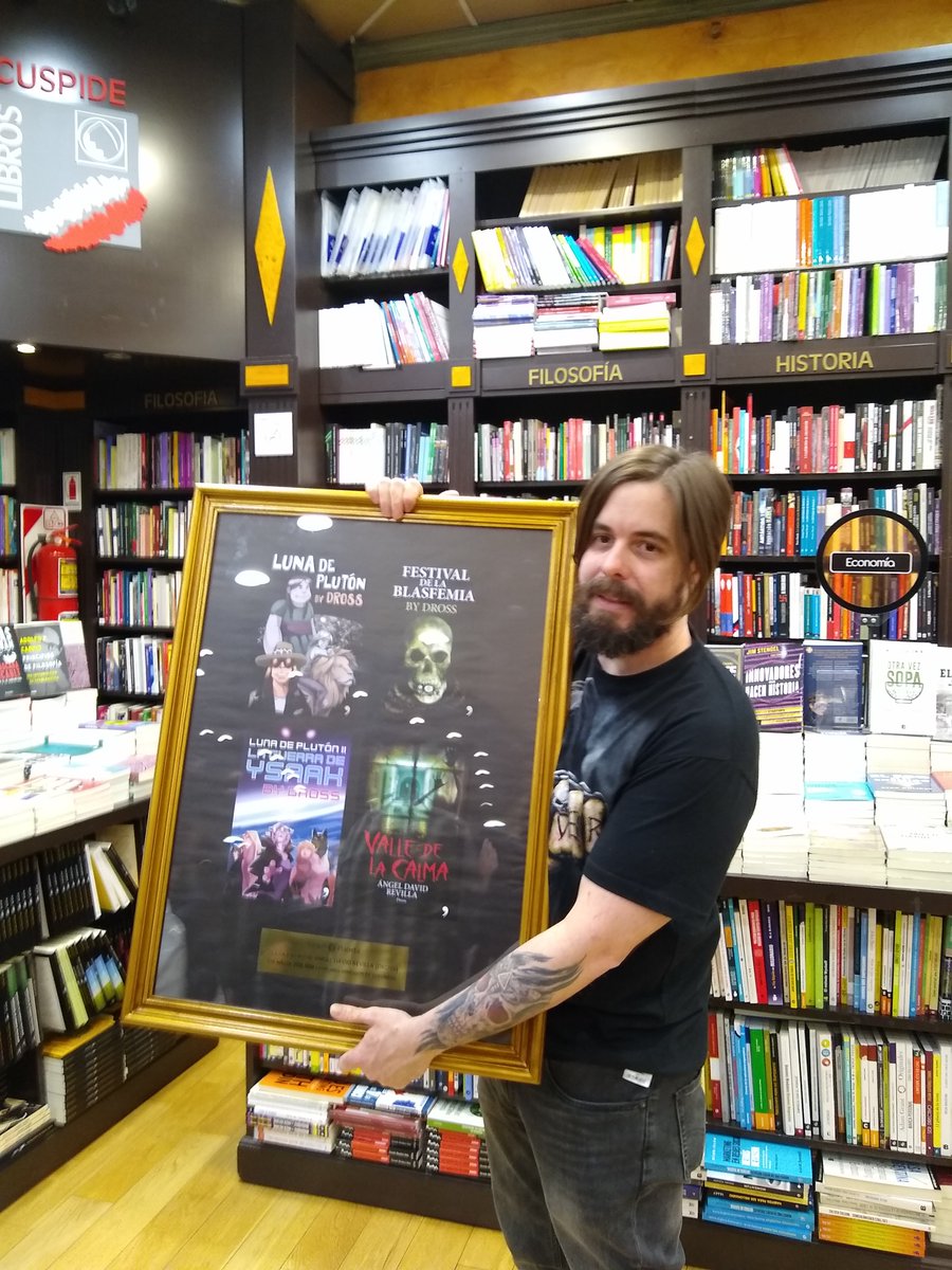 planetajovenar's tweet photo. ¡Qué grande! 

Hoy @eldiariodedross fue reconocido por los más de 200 mil ejemplares vendidos de todos sus libros 😱

¿Cuál es tu libro favorito de Dross? https://t.co/eTwpAbUa5o