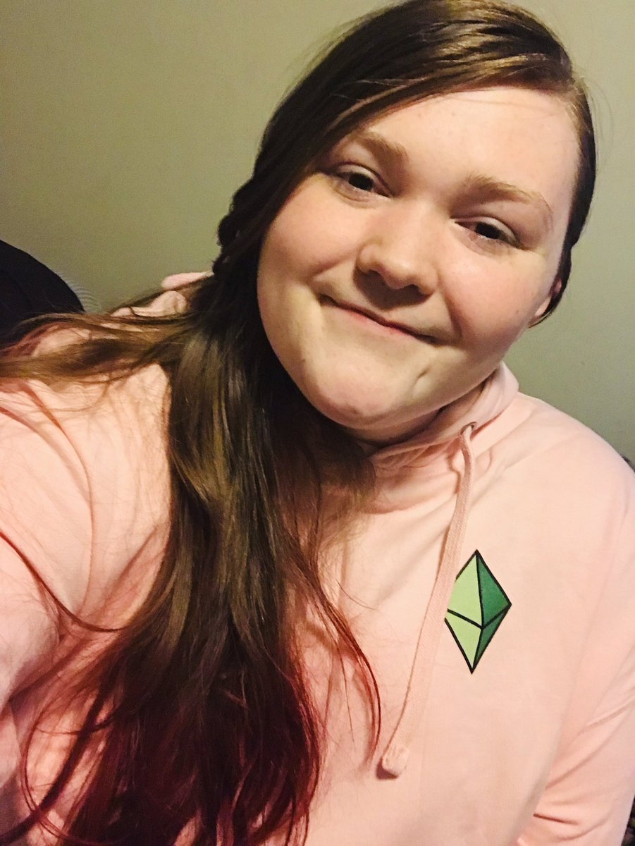 esm512's tweet photo. I love supporting my favorite artists and YouTubers bought my @claresiobhan Merch I’m glad it’s finally starting to seem fall enough to wear hoodies again @thecaliaclub  ❤️❤️ 🍑 #peachsquad https://t.co/BEuC4TEIQH