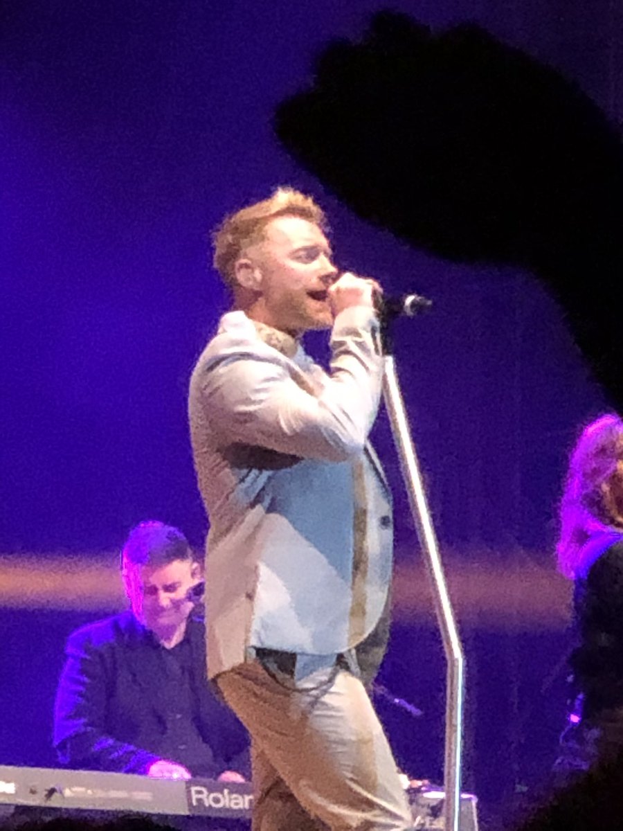 HogstonDebi's tweet photo. @ronanofficial Thanks for a great evening, yourself and your band were awesome https://t.co/fLrIj3hZQ3