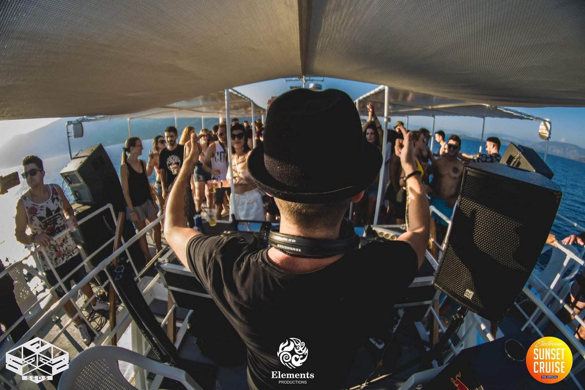 krstictv's tweet photo. goal number 1! 200 of Techhouse lovers who came to listen me, a headline DJ. Corfu Island 🌴 
#techhouselife #techhousebeats #techhousevibe #techhouse #techhouselovers #vladankrstic https://t.co/gvMI4YPatu
