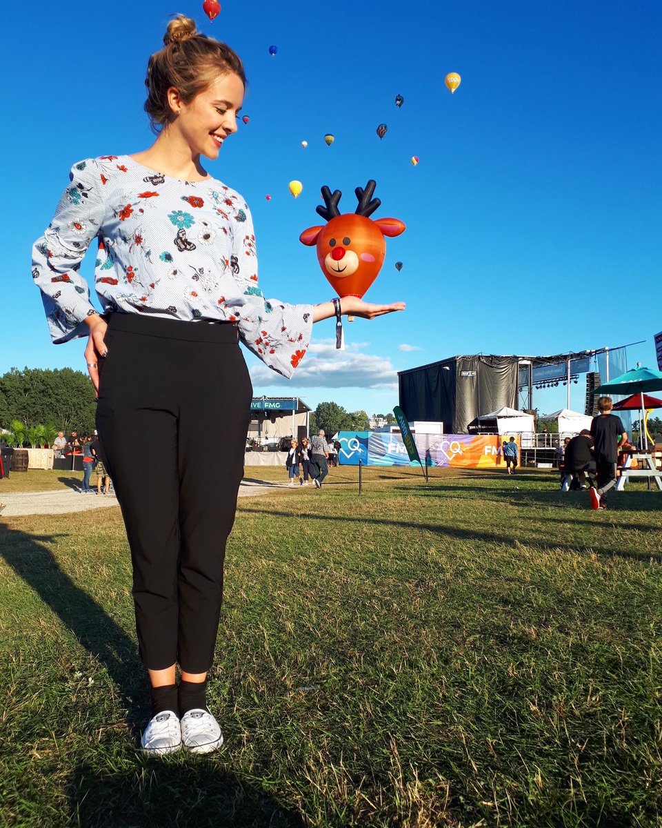 Belle soirée au #FMG <a href="/MontgolfiereGAT/">FMG - Festival de montgolfières de Gatineau</a> ... encore une envolée :)!! Ce soir c’est entre autres <a href="/alex_nevsky_/">Alex Nevsky</a> <a href="/LesTroisAccords/">Les Trois Accords</a>. Merci à ceux et celles qui sont venus me dire des beaux mots 💜