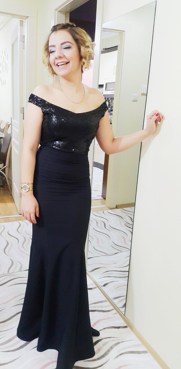 YGunlemez's tweet photo. Eylül'e girmişiz, mutlu değilim. İçimde geride yaşanmamış bir yaz kalmış hissi var #Eylül ♠ https://t.co/MjXtVHgr8f