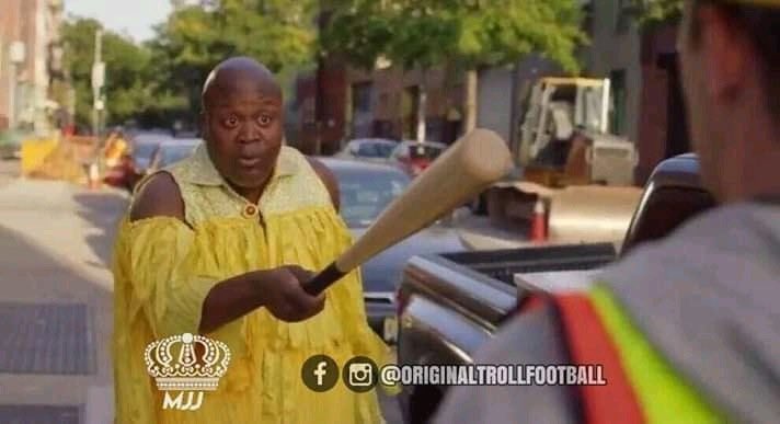 General_lampard's tweet photo. Ancelotti looking for koulibaly....😂😂😂 https://t.co/fIKKDxPNWa