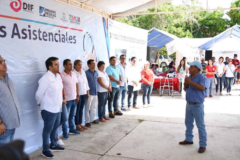 LFSalasR's tweet photo. La comunidad del Zarco, se beneficia  con la puesta en operación de la red de distribucion de agua potable, acción emprendida por el alcalde Lic @jorgexsa; hoy también arranca su segunda etapa; #EstamosTrabajando por un #Zihua #CiudadDeTodos. https://t.co/gxr8bvF7QX