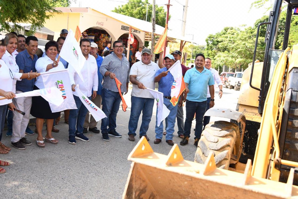 LFSalasR's tweet photo. La comunidad del Zarco, se beneficia  con la puesta en operación de la red de distribucion de agua potable, acción emprendida por el alcalde Lic @jorgexsa; hoy también arranca su segunda etapa; #EstamosTrabajando por un #Zihua #CiudadDeTodos. https://t.co/gxr8bvF7QX