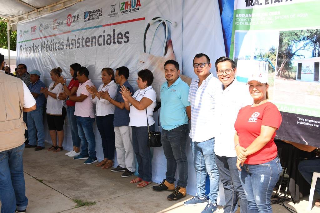 LFSalasR's tweet photo. La comunidad del Zarco, se beneficia  con la puesta en operación de la red de distribucion de agua potable, acción emprendida por el alcalde Lic @jorgexsa; hoy también arranca su segunda etapa; #EstamosTrabajando por un #Zihua #CiudadDeTodos. https://t.co/gxr8bvF7QX