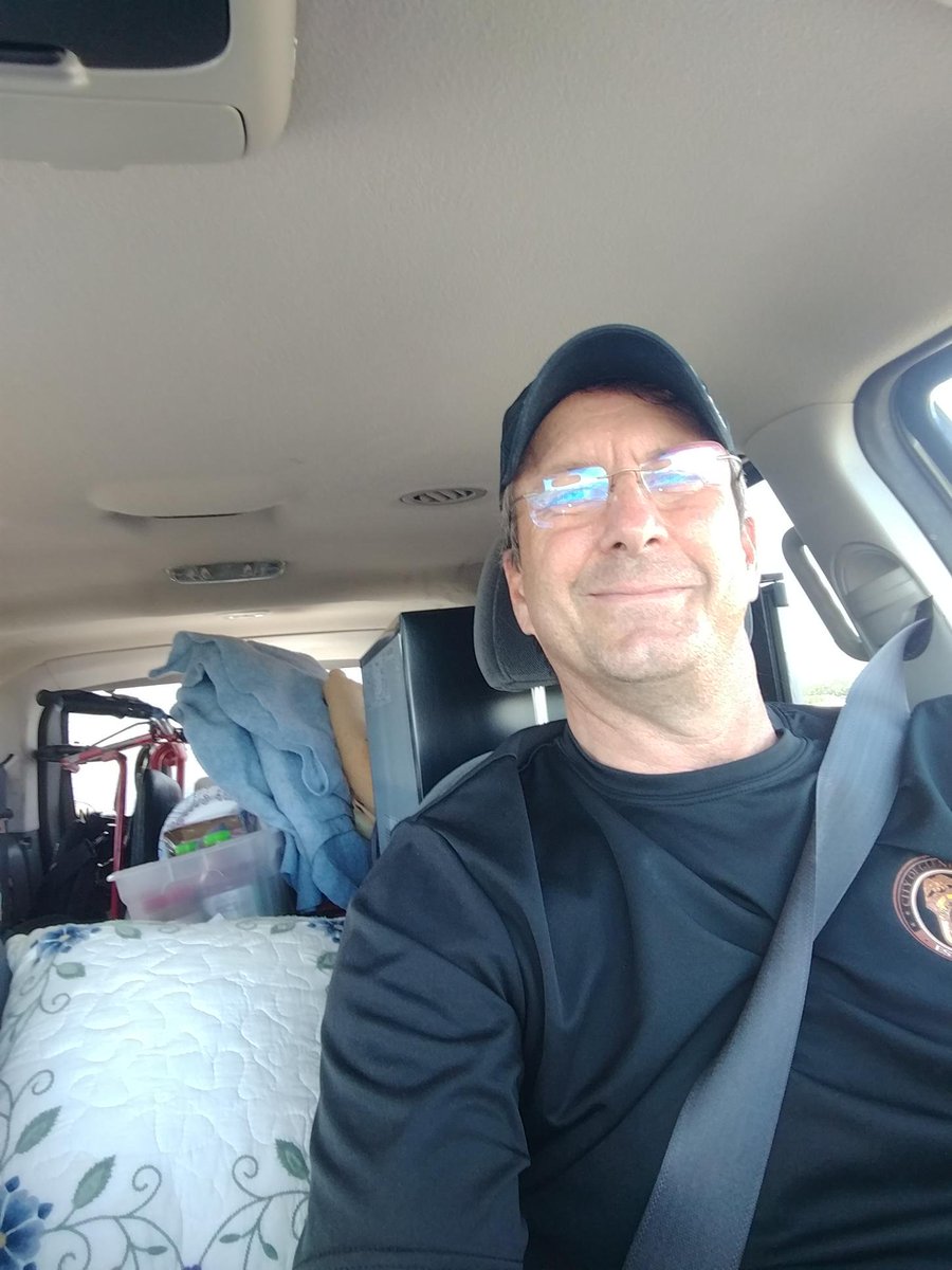 LindseyReiser's tweet image. They made it! A @GlendaleAZPD sergeant volunteered to drive cross-country with a WWII veteran so he would make it safely to his assisted living facility in Florida. They arrived today! #azfamily STORY: bit.ly/2Pucvai