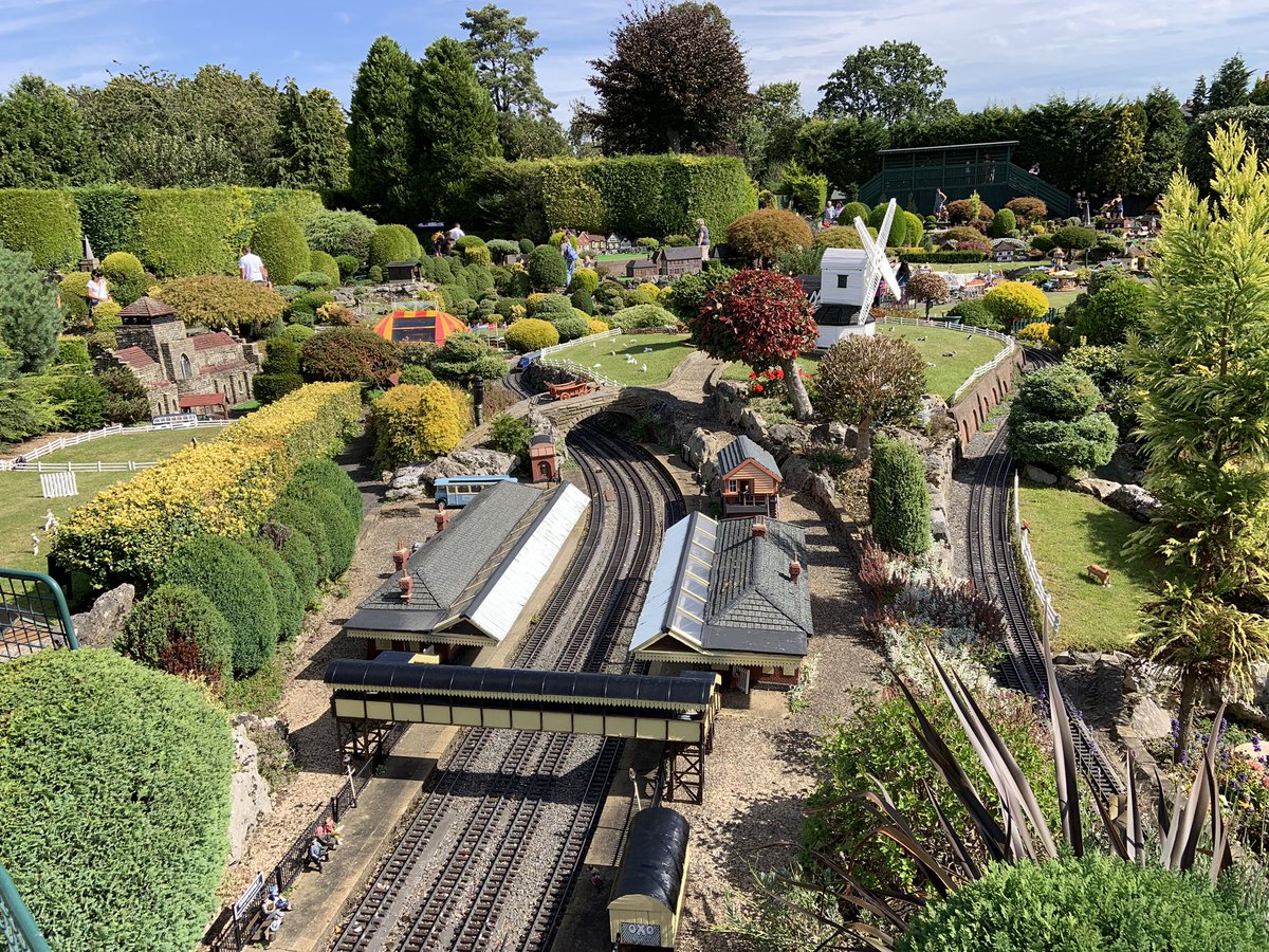 jaefrae's tweet photo. Wonderful visit to @bekonscot Model Villiage today. Love coming here with the family and there’s always something new to spot every time we come. Great way to end the summer holidays. ☀️🚂🏡 https://t.co/Ar36ISb37B