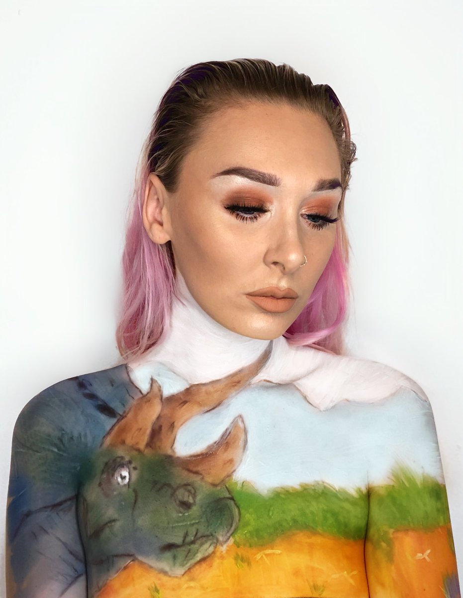 MummyMakeup_'s tweet photo. One for the kids
@BoonHolly matte lip in obsessed 
@MoonMakeupUK face &amp; body paints
@jamescharles X @MorpheBrushes palette 
@ABHcosmetics @norvina bronzer in cappuccino https://t.co/7bx3Y28Dgw