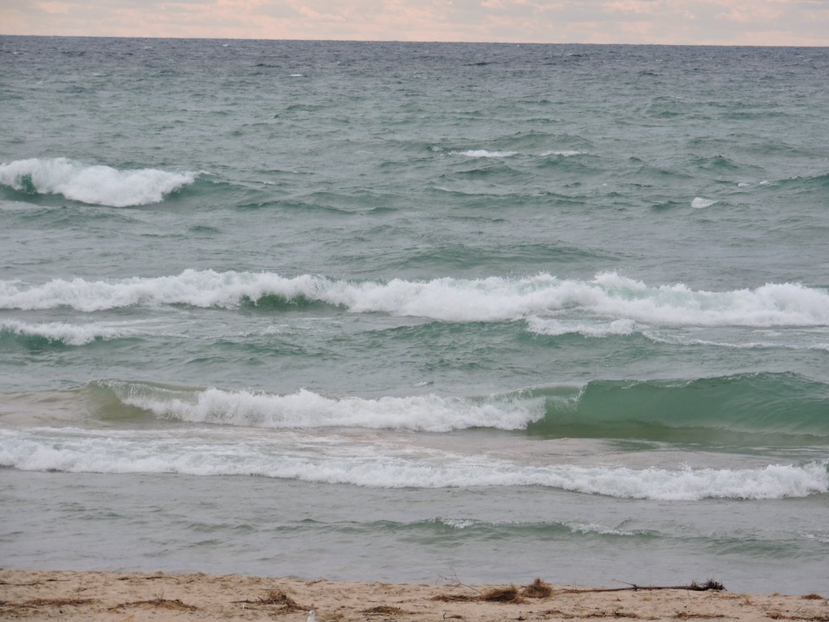 2016skipper's tweet image. A angry Lake Michigan last week. Started going back out.