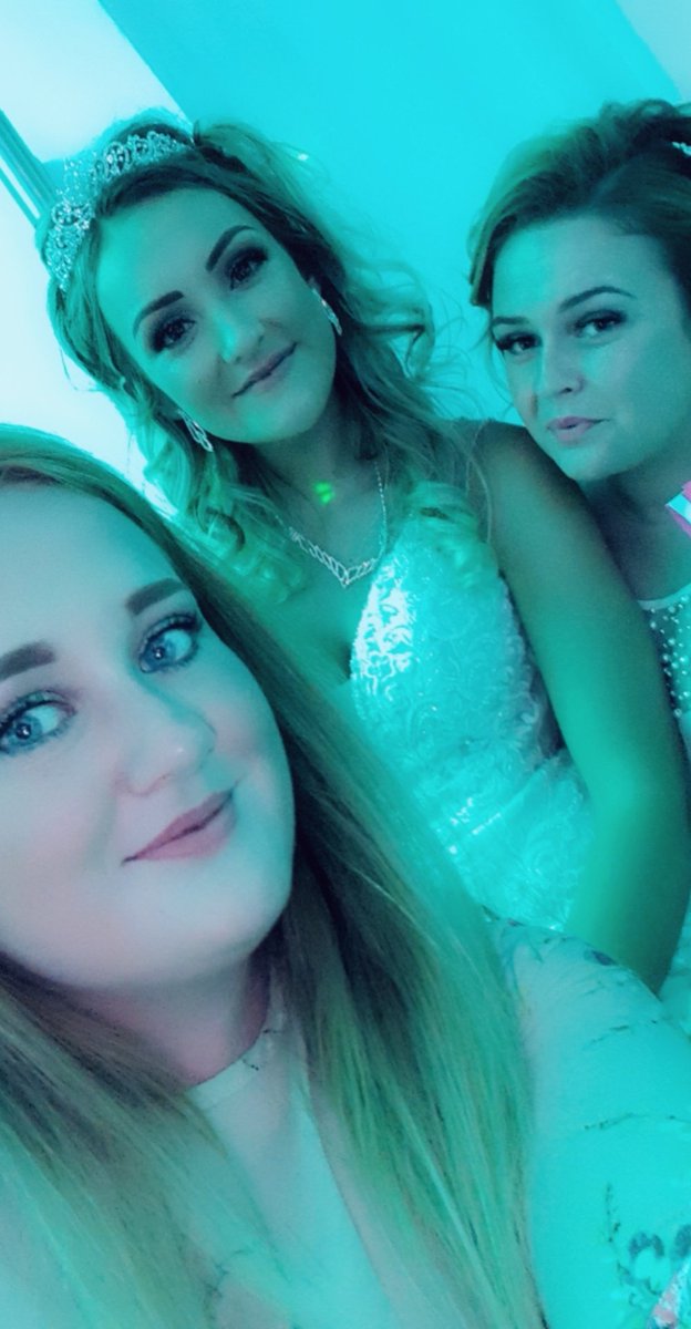 Albanyleigh's tweet photo. Cannot believe she is married! She looks stunning 💗 https://t.co/nuGmE3ggqa