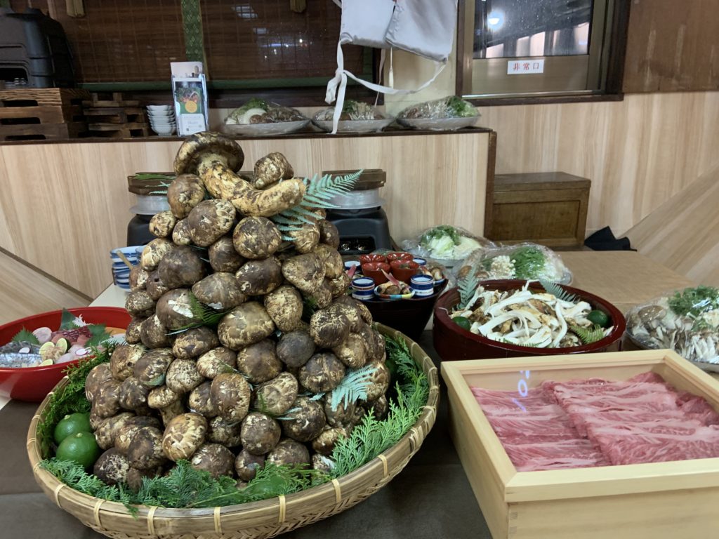 大阪キタ ミナミじゃーなる 船上で味わい尽くす 松茸と和牛のすき焼き食べ放題クルーズ By大阪屋形船 8 10 15 大阪 天満橋 八軒屋浜 レストランクルーズ 大阪屋形船 松茸食べ放題 すき焼き食べ放題 T Co Xdnkb99pc2