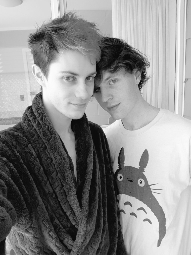 Ryan_Chameleon's tweet image. We will be on in an hour! Don't forget to come see us live at chaturbate.com/sexychameleon #chaturbate