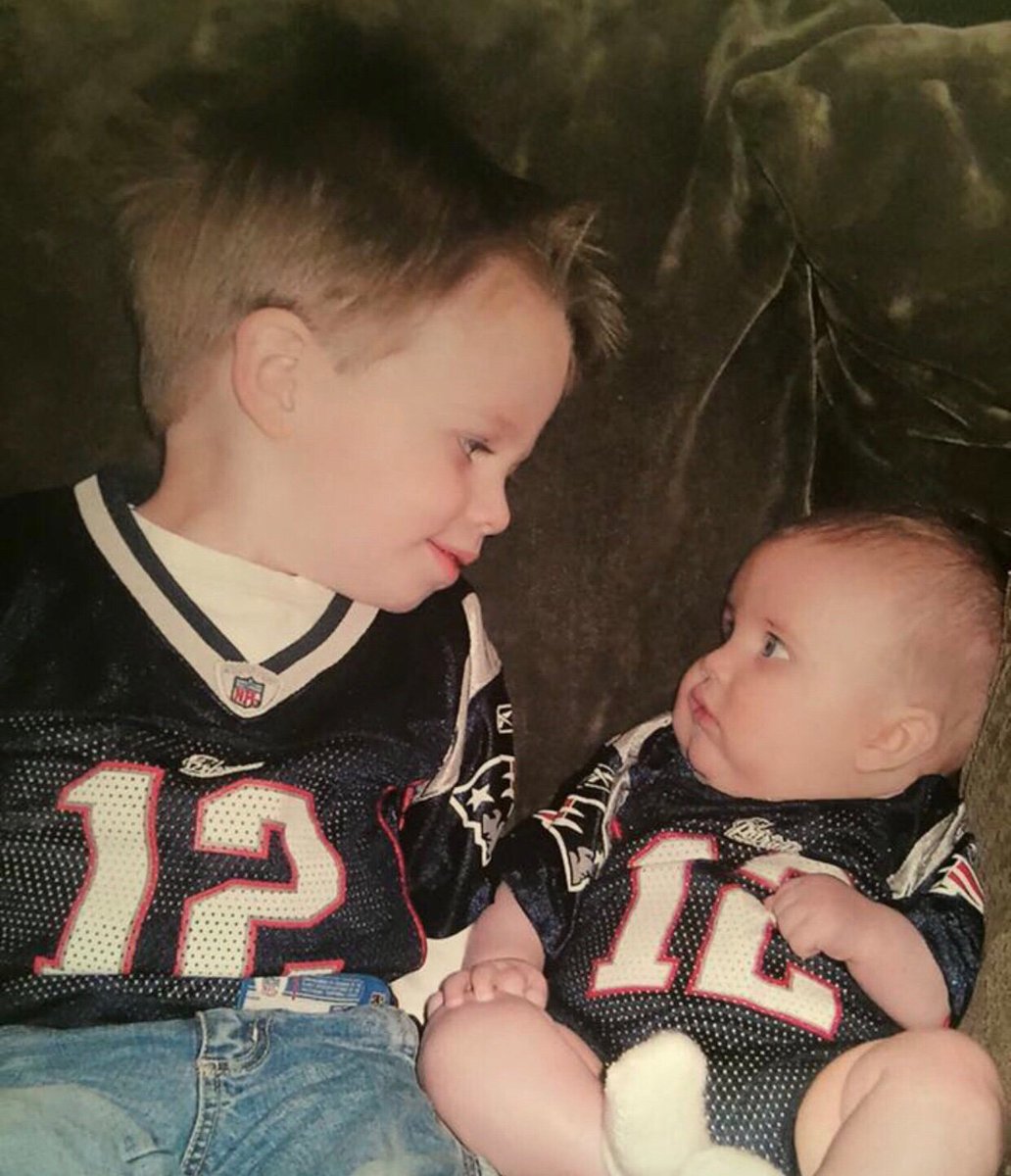buckleymarketer's tweet photo. The #Patriots season is about to start so I gotta share my favorite pic! https://t.co/HqOGhPOoBq
