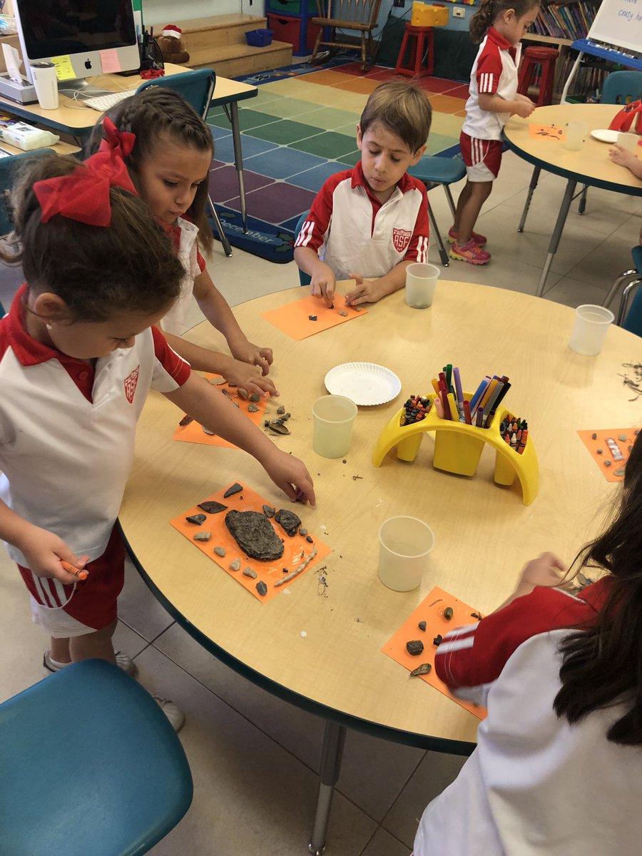rociosuarez's tweet photo. Our little explorers had a great time finding interesting things outside!  #discoveringtheworldaroundus  #learningbyexploration  #PKClearns @ASFMELEM https://t.co/a5VysH0Pqq