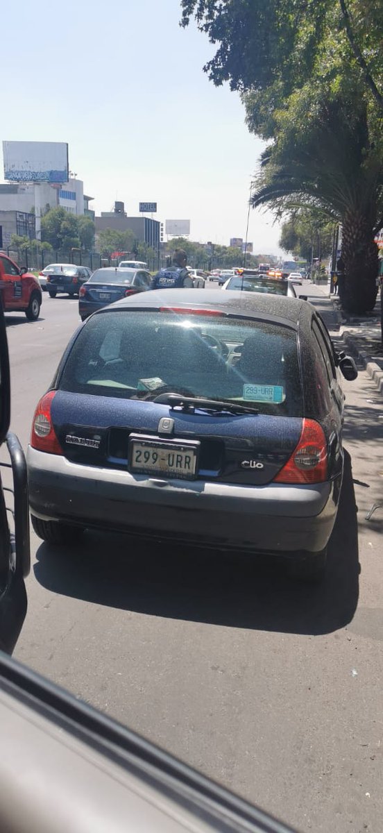 CI_CDMX's tweet photo. #EstaTarde | #Motociclista sufre #Accidente y #Derrapa quedando #Lesionado en el pavimento en Calz. de #Tlalpan y calle #Guipuzcoa, Col. #JosefaOrtízDeDomínguez, @BJAlcaldia.
Al lugar acudieron servicios de emergencia para atender a la persona lesionada. https://t.co/3sJ4sle8CW