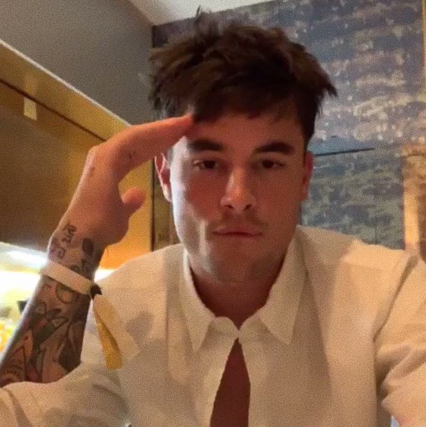 caylenskian's tweet photo. i am LIVING for this kian content https://t.co/bh3U5h3gNv
