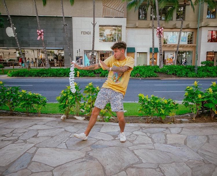caylenskian's tweet photo. i am LIVING for this kian content https://t.co/bh3U5h3gNv