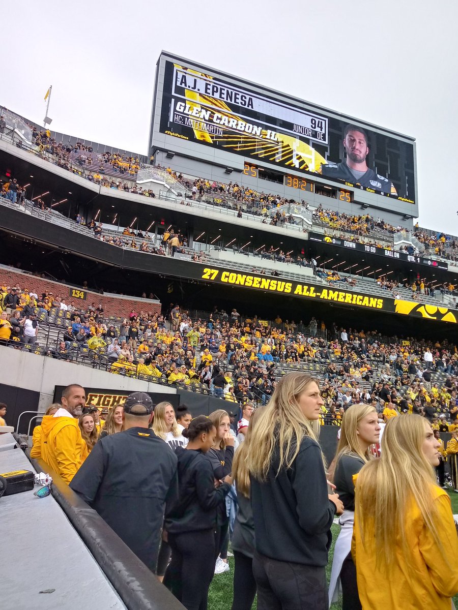 watchoftheweek's tweet image. So exciting! We're 23 minutes from kickoff at #Kinnick #Row1 #GoHawkeyes