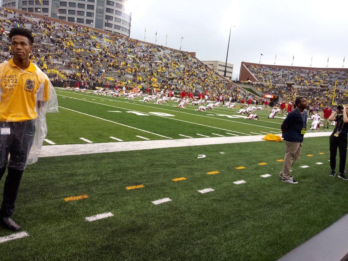 watchoftheweek's tweet image. So exciting! We're 23 minutes from kickoff at #Kinnick #Row1 #GoHawkeyes