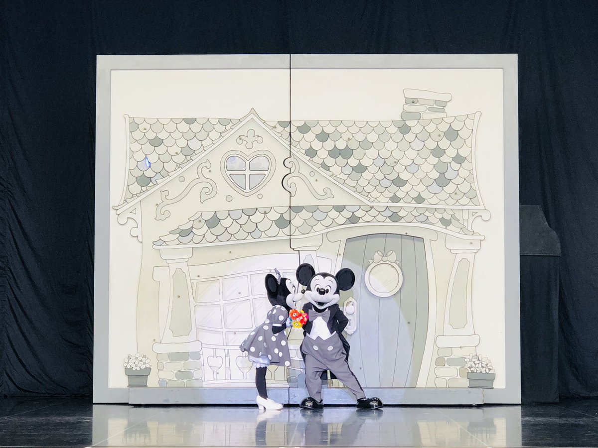 sayacolate's tweet image. ワンマンを最後まで見届けます💫 みんなで犬を愛でるシーンがだいすき 素晴らしいミッキーマウス、輝くスター！🌟 
#Dヲタさんと繋がりたい 
#twitter上にいるDヲタ全員と繋がるのが密かな夢だったりするのでとりあえずこれを見たDヲタはrtもしくはフォローしていただけると全力でフォローしに行きます