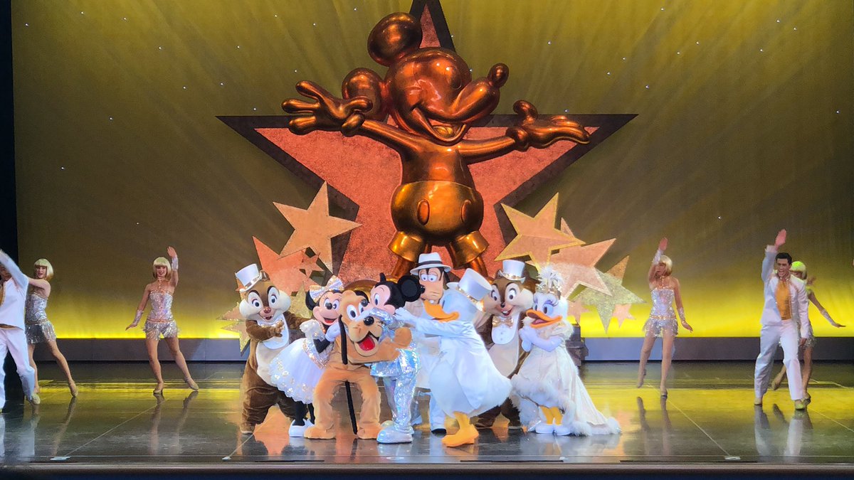 sayacolate's tweet image. ワンマンを最後まで見届けます💫 みんなで犬を愛でるシーンがだいすき 素晴らしいミッキーマウス、輝くスター！🌟 
#Dヲタさんと繋がりたい 
#twitter上にいるDヲタ全員と繋がるのが密かな夢だったりするのでとりあえずこれを見たDヲタはrtもしくはフォローしていただけると全力でフォローしに行きます