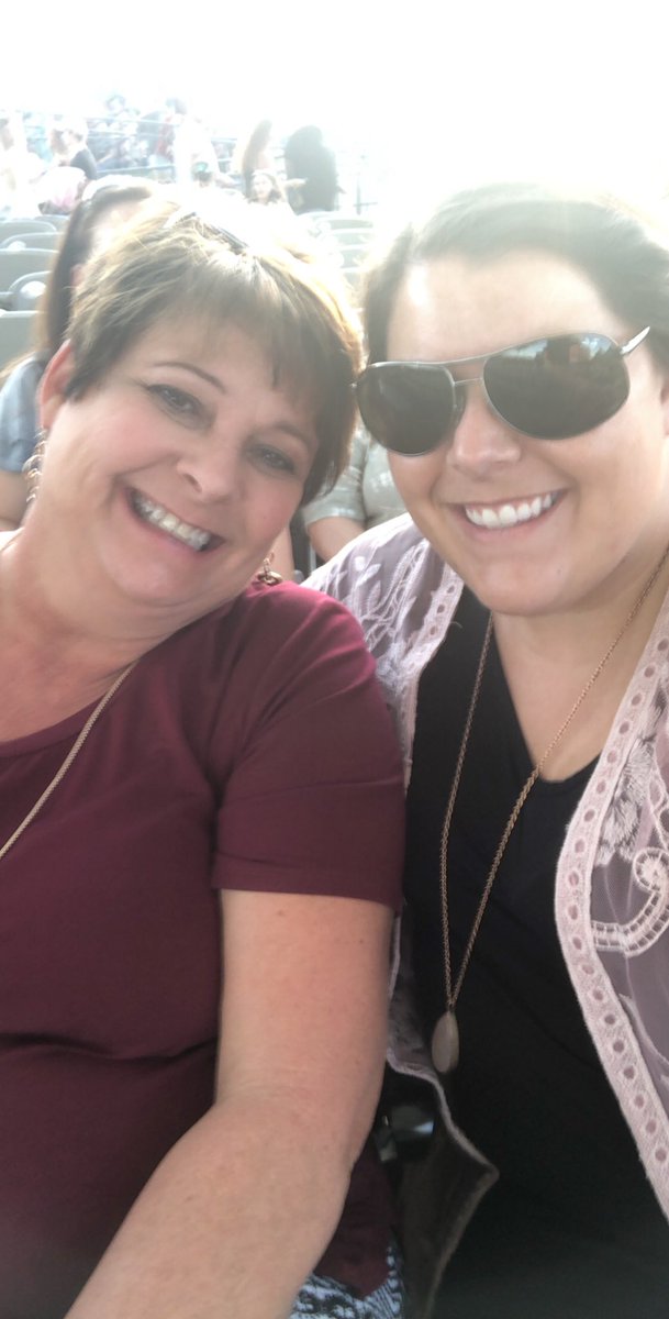 benben0619's tweet photo. Rascal Flatts concert with my parents! #AMPLiveFeed https://t.co/OHcAIyDyqb