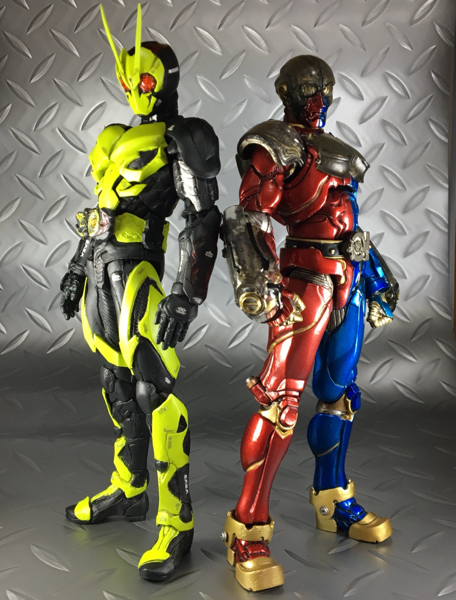 改造兵士 あとついでにキカイダー01と一緒に そしてゼロワンの第1話といえばやっぱりこれよね 正直これがやりたくて作った感ある 仮面ライダーゼロワン キカイダー01 T Co Tqbcjwrsds Twitter