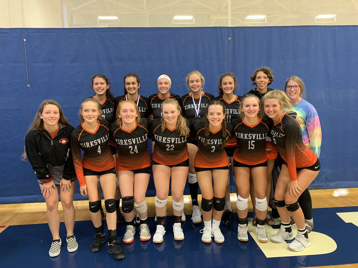 Lady Tiger VB beats Galesburg to take 3rd place in the Quincy Tournament! Congratulations!