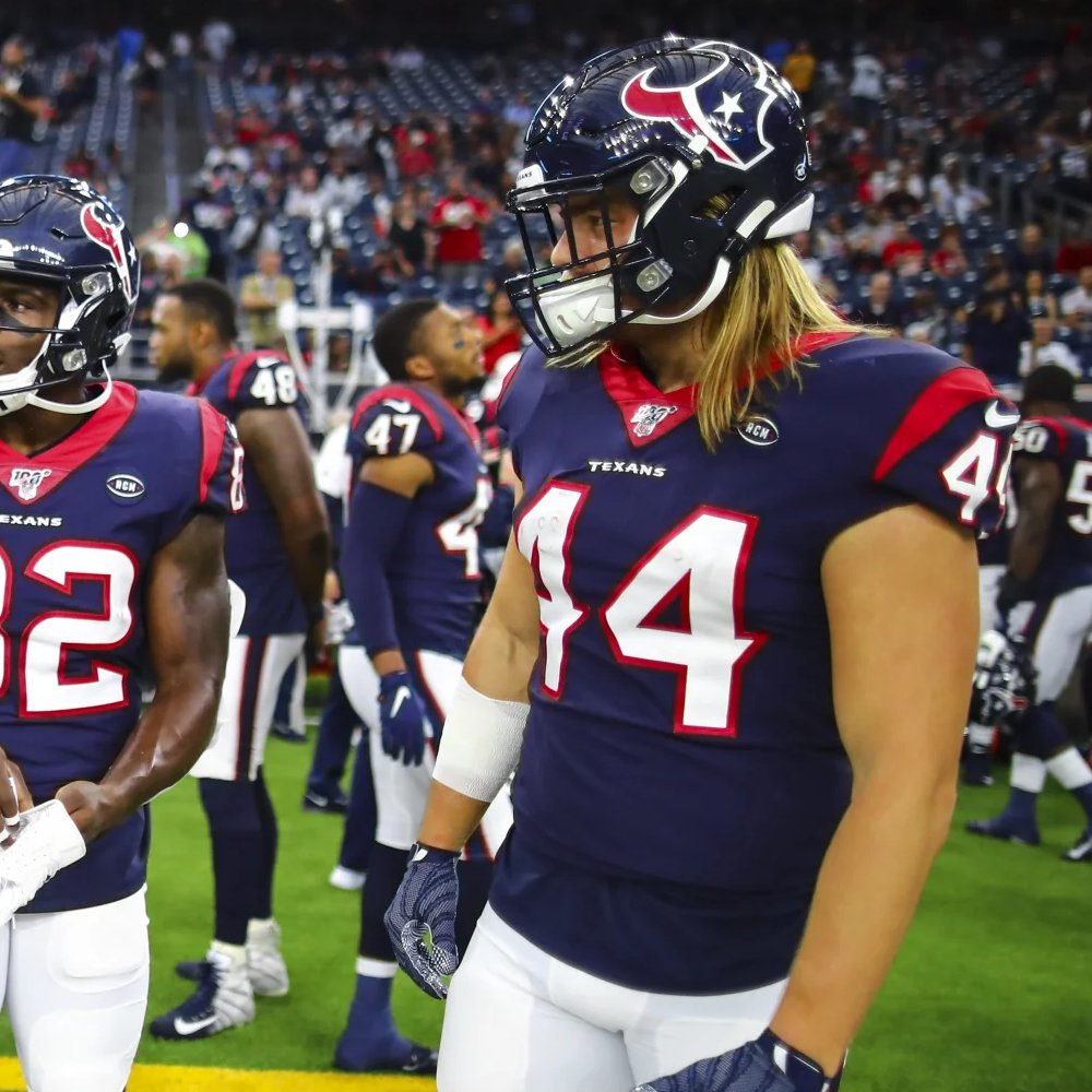 Gilly's home in Houston 👍

Congrats to the one &amp; only <a href="/CGillaspia/">Cullen Gillaspia</a> on making the <a href="/HoustonTexans/">Houston Texans</a> 53-man roster‼️

#NFLAggies | #GigEm