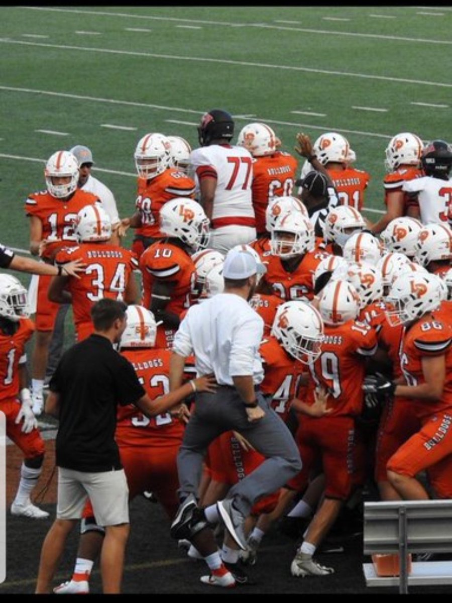 TugboatTaylor15's tweet photo. The energy on our sideline yesterday electric! So excited for the rest of this season. Long Paper TX is the place to be! No matter what happens we do it TOGETHER. #whynotus #laporte #wesomedogs https://t.co/aUGDBaGdBC