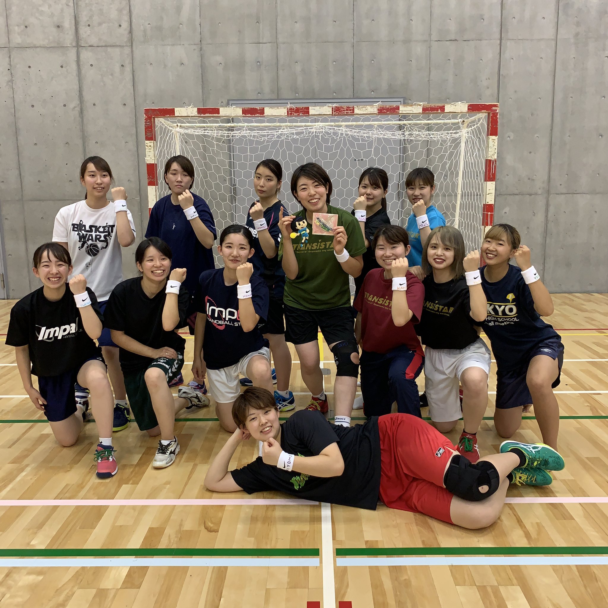 東洋大学女子ハンドボール部 8月29日の練習後に全員で彩代さんにプレゼントをしました 彩代さんからも可愛いプラ板とお手紙をもらいました 秋リーグ全勝目指して頑張ります 応援よろしくお願いします 春から東洋 東洋大学 東洋ハンド