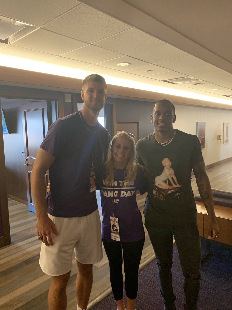 whiskeywithdara's tweet photo. Just ran into @deanwade3232 & @barrybrown05 🥰😈 #KState #AlumLife https://t.co/tKEQW4Ipmn