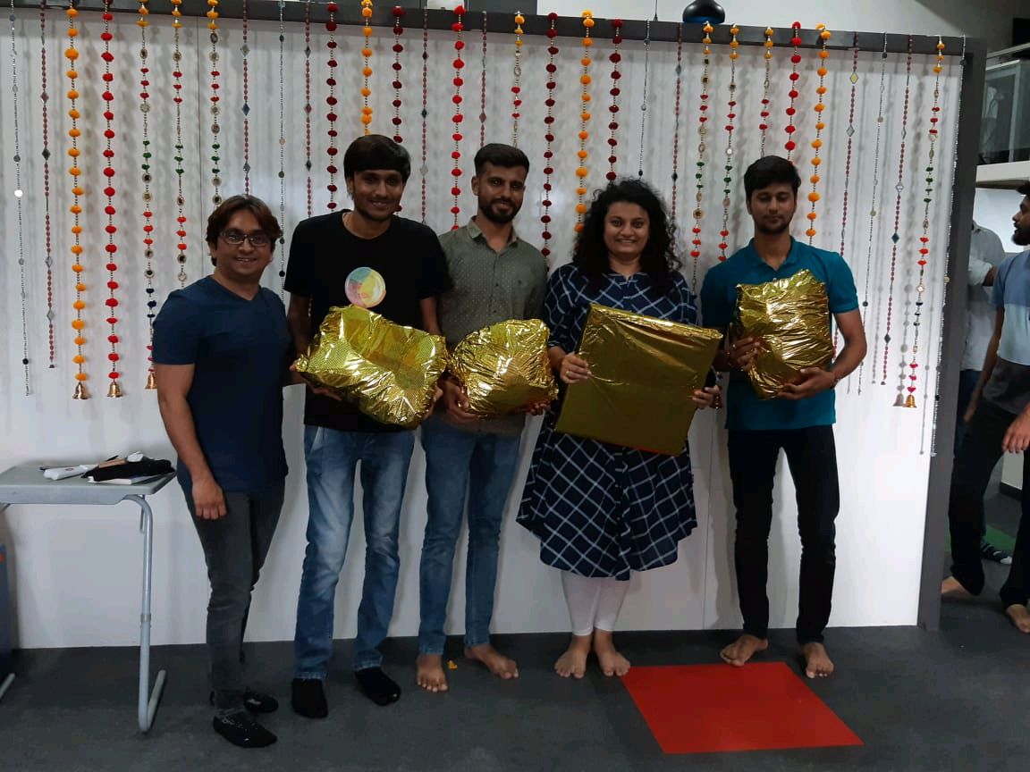 multidots's tweet photo. Multidots organized a variety of fun and interesting games for Refreshments and Team Building Exercise.
Here are some amazing memories of fun, games, and winners.
#SaturdayFun #Winners #Gifts #Housie #TreasureHunt #Foodie #MDEvent #Multidots https://t.co/ewnjXXlGXi